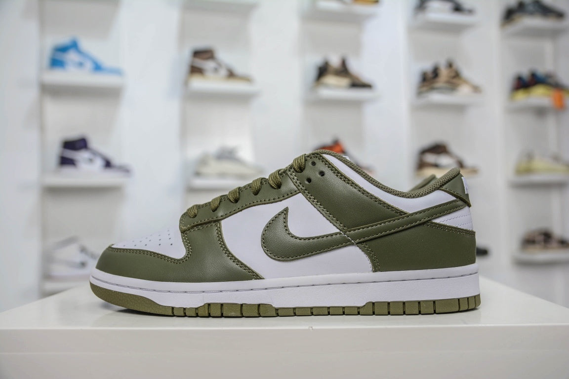 NIKE DUNK LOW MEDIUM OLIVE - lateral esquerda