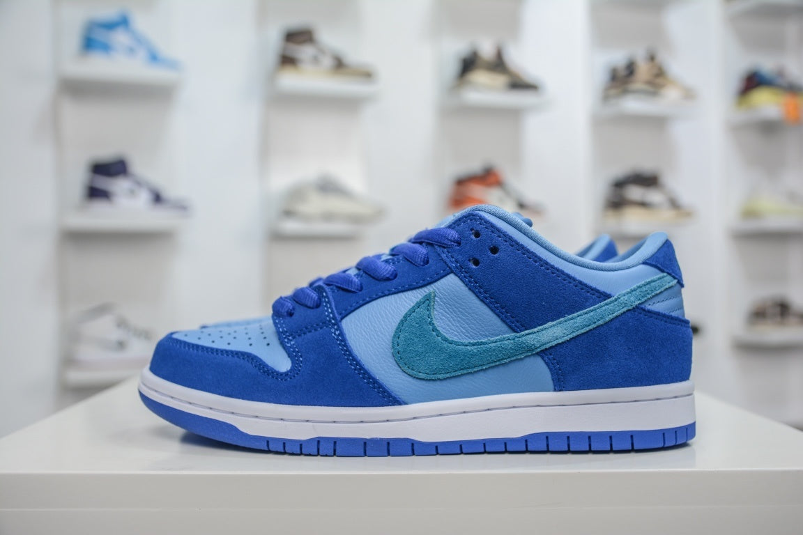 NIKE SB DUNK LOW BLUE RASPBERRY - lateral oposta