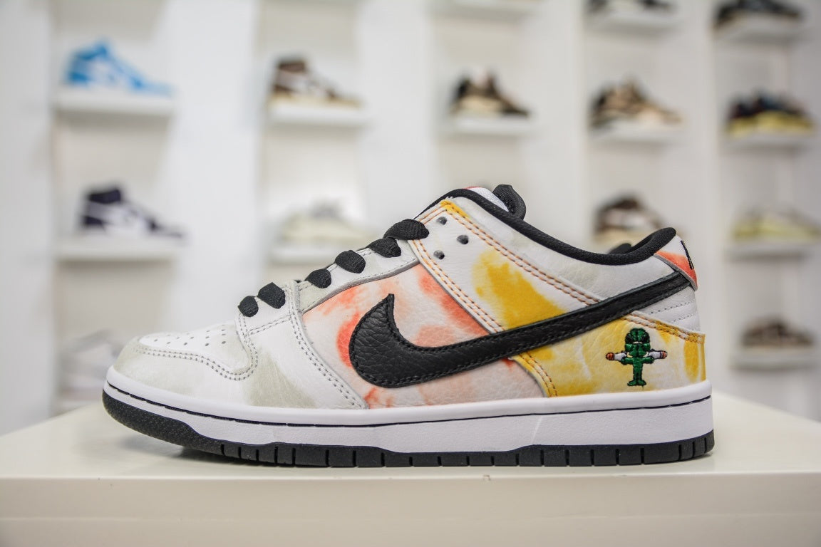 NIKE SB DUNK LOW RAYGUN TIE-DYE WHITE - lateral oposta