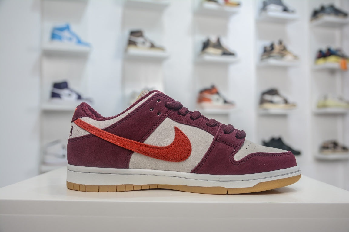 RIOT SKATESHOP x NIKE SB DUNK LOW - lateral