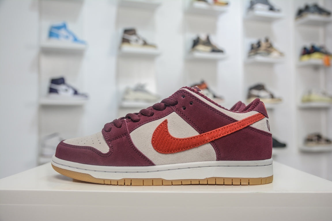 RIOT SKATESHOP x NIKE SB DUNK LOW - lateral oposta