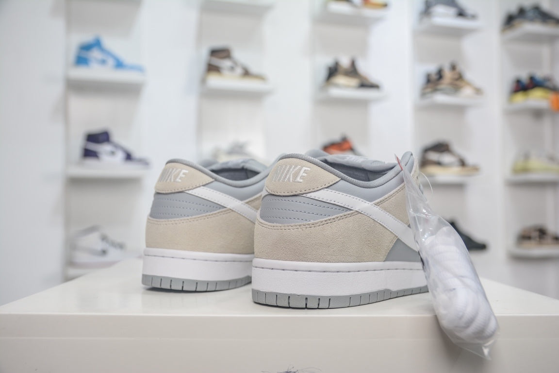 NIKE SB DUNK LOW PRO SUMMIT WHITE WOLF GREY - traseira em angulo