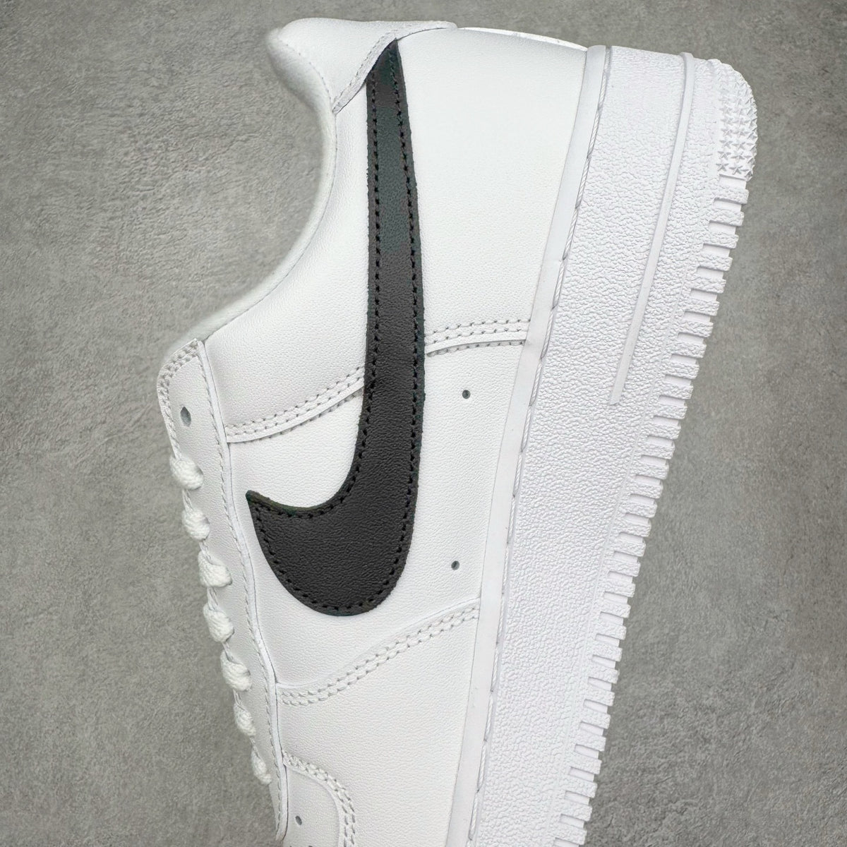SUPREME x NIKE AIR FORCE 1 LOW BOX LOGO WHITE BLACK - lateral