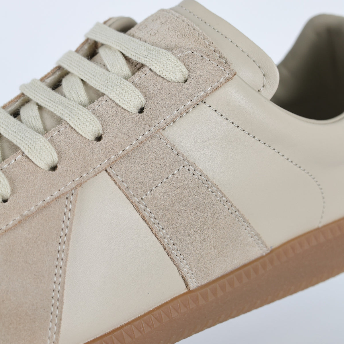 Tênis Maison Margiela Low Top bege - detalhe de materiais e acabamento