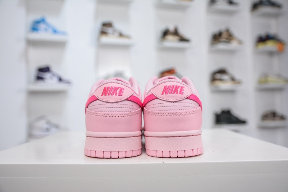 NIKE DUNK LOW TRIPLE PINK - traseira