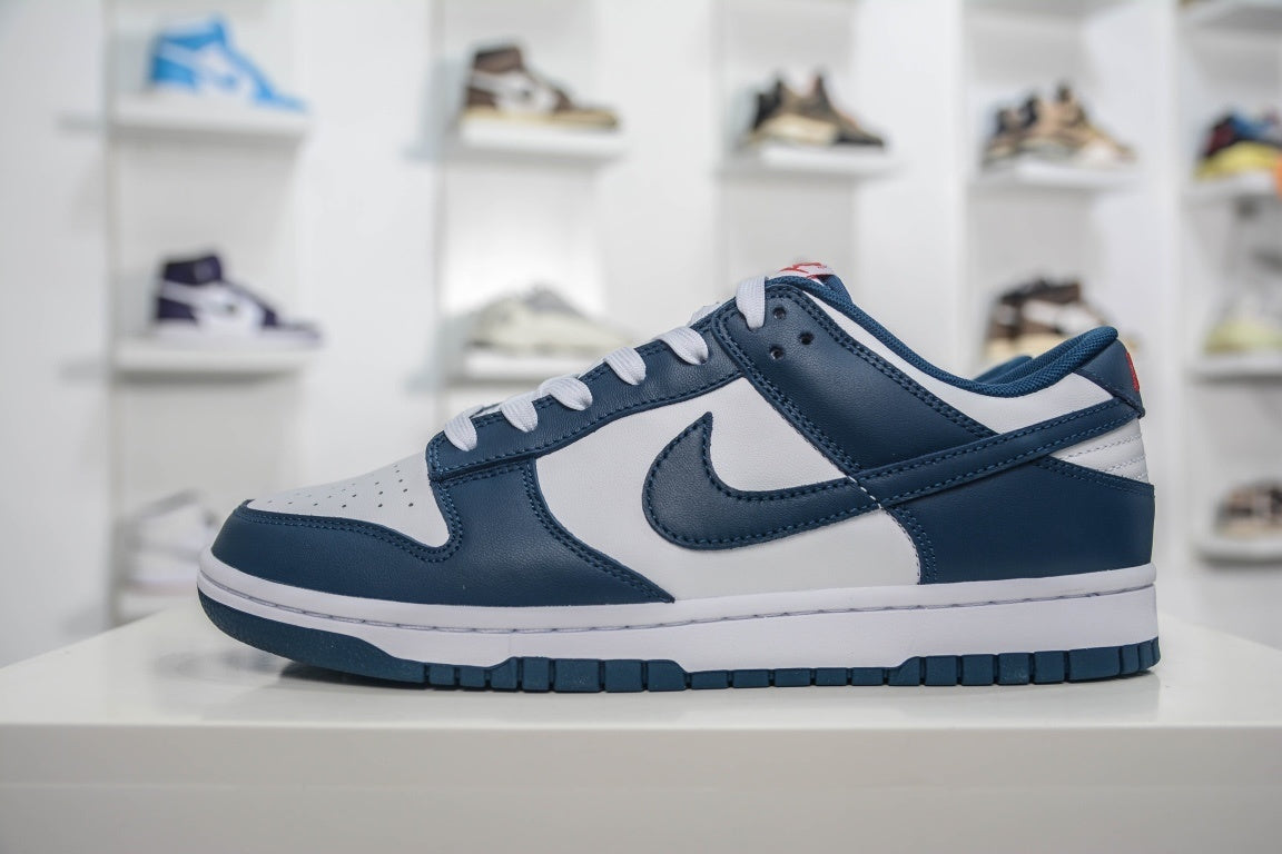 NIKE DUNK LOW VALERIAN BLUE - lateral com ponta para esquerda